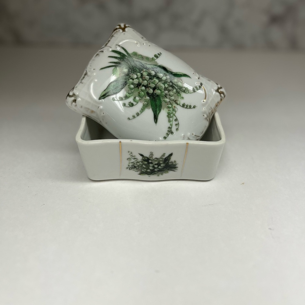 Vintage Japan Porcelain Lily Of The Valley Jewelry Trinket Box  With Lid